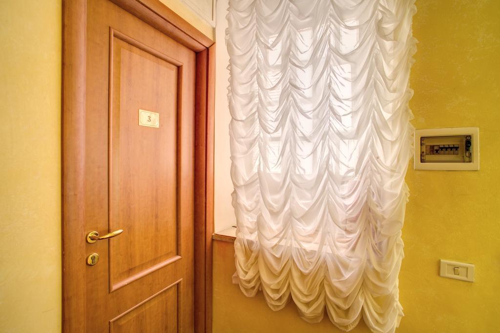 Monti Guest House - Affittacamere Рим Екстериор снимка