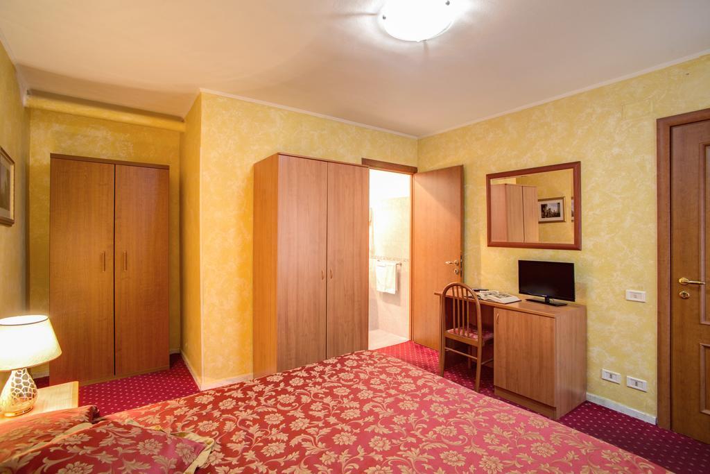 Monti Guest House - Affittacamere Рим Стая снимка